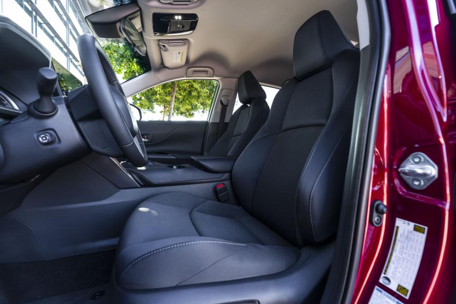 Интерьер Toyota Venza Hybrid LE 2020 года  (фото 20 из 40)